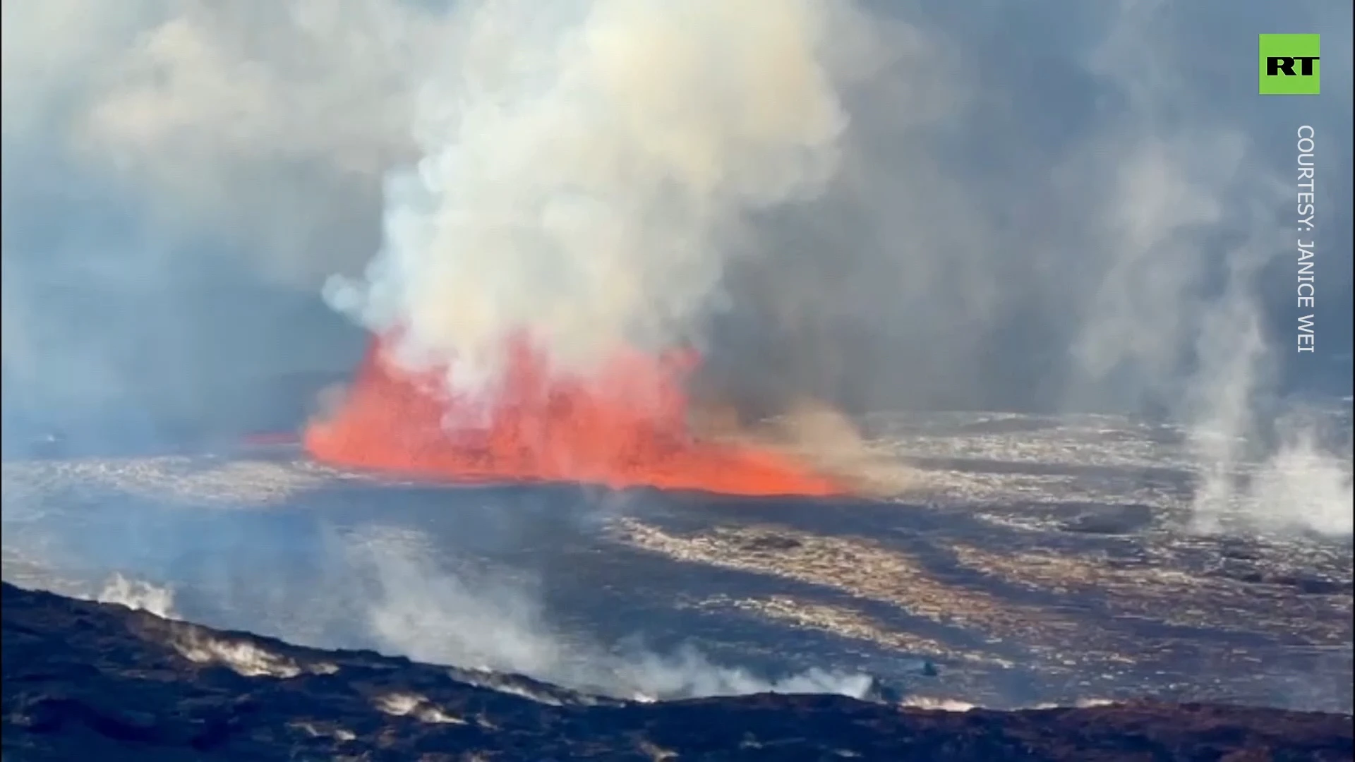 Hawaiian volcano starts erupting again