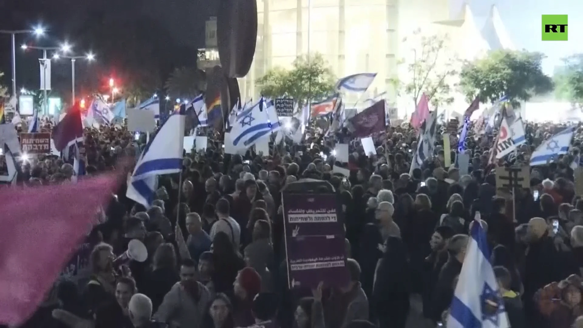 ‘Crime Minister’: Protesters demonstrate against Netanyahu in Israel