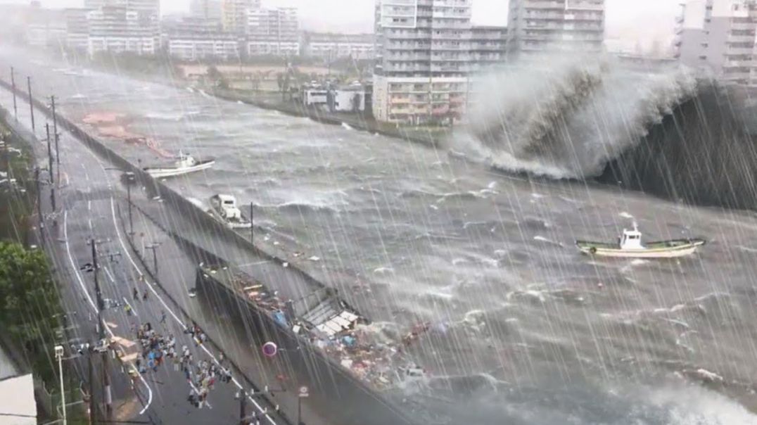 California under water! Hurricanes, high tides and flash floods hit San Francisco