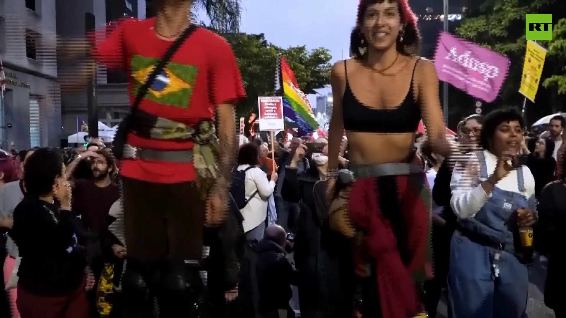 Thousands rally in Rio and Sao Paulo in protest against attacks on govt institutions