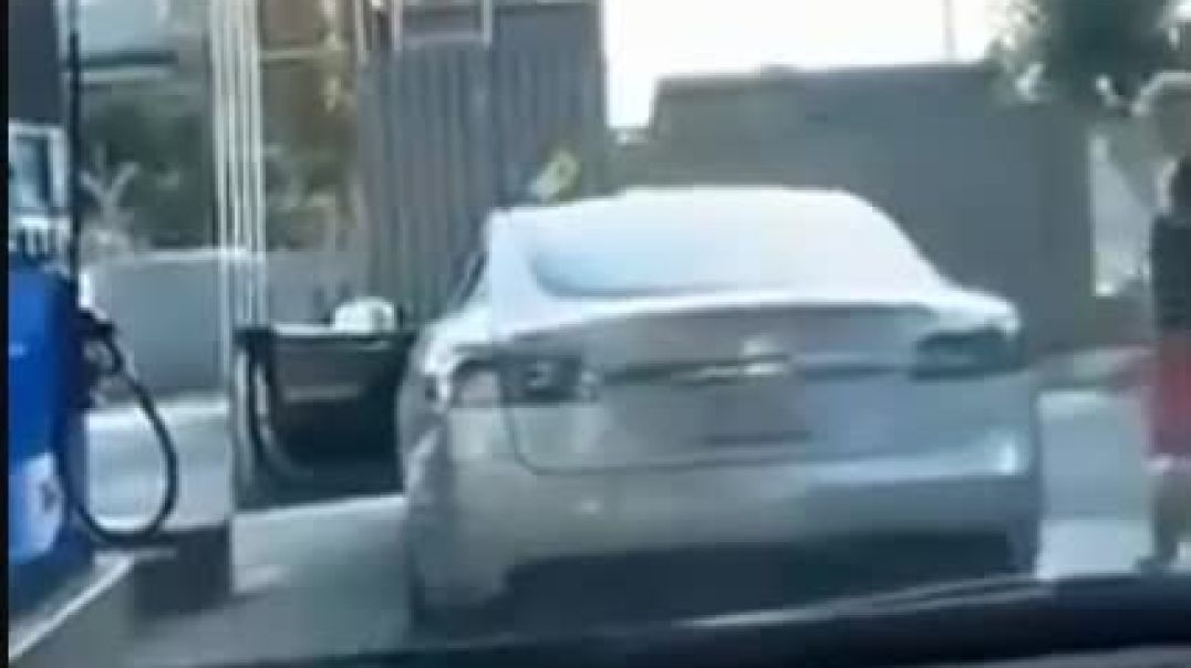 BIMBO BLOND PUTS GAS IN TESLA ( SERIOUSLY WOW )