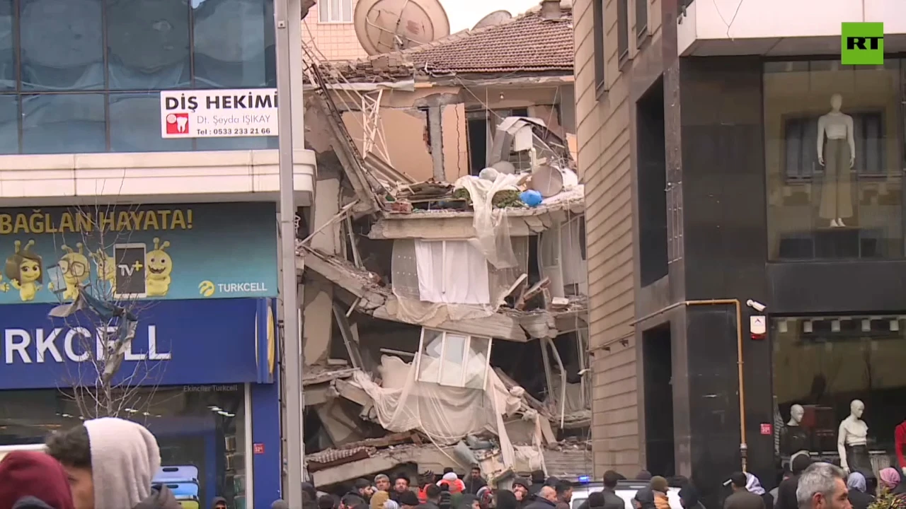 Thousands in Türkiye search for relatives feared missing under rubble of collapsed houses