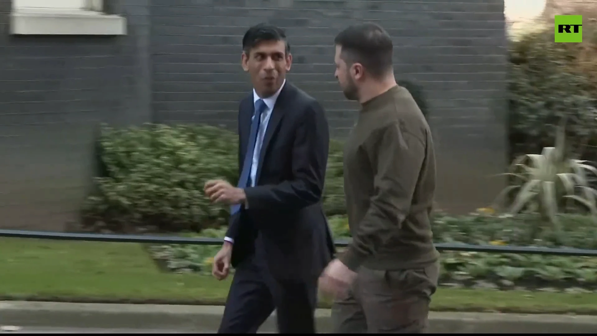 Zelensky arrives at Downing Street with Rishi Sunak