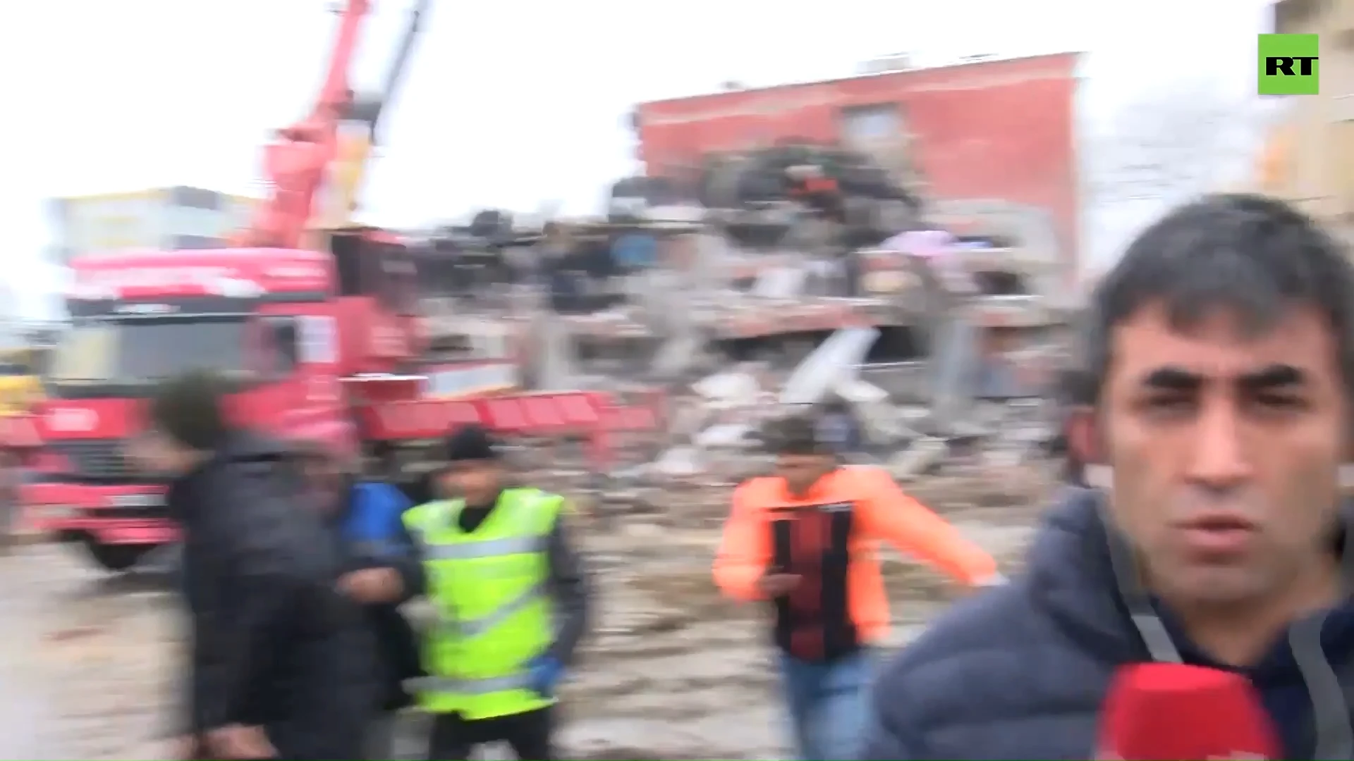 Earthquake strikes during reporter’s live coverage in Türkiye