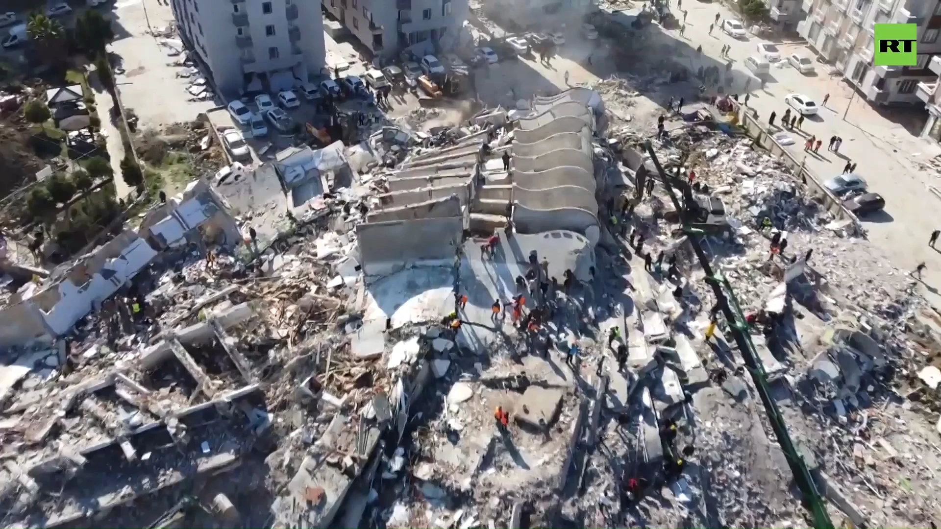 Rescuers dig through rubble in quake-hit Hatay Province