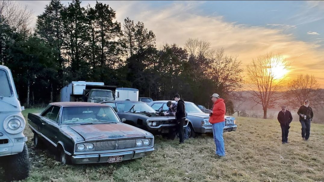 Farm Yard Full of Mopar Muscle Car Projects!