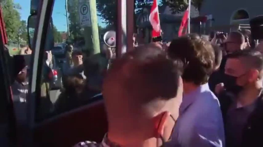 JUSTIN TRUDEAU, WORLD ECONOMIC FORUM COVIDNOMIC HITMAN, PELTED WITH STONES IN ONTARIO