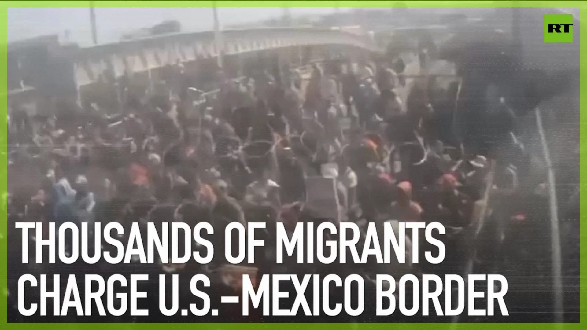 Thousands of migrants charge US-Mexico border