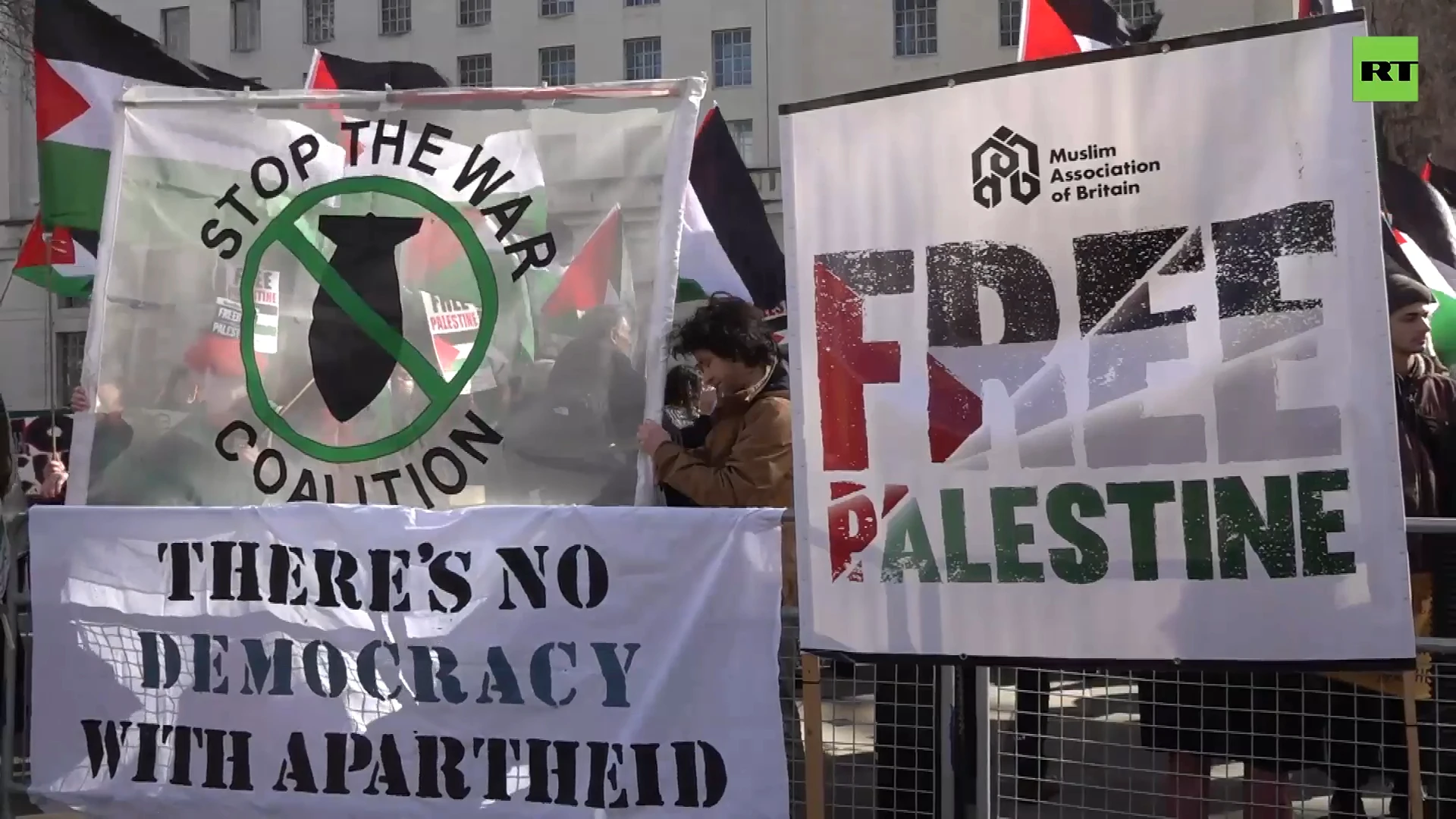 'A dictatorship' | Hundreds denounce Israel's treatment of Palestinians