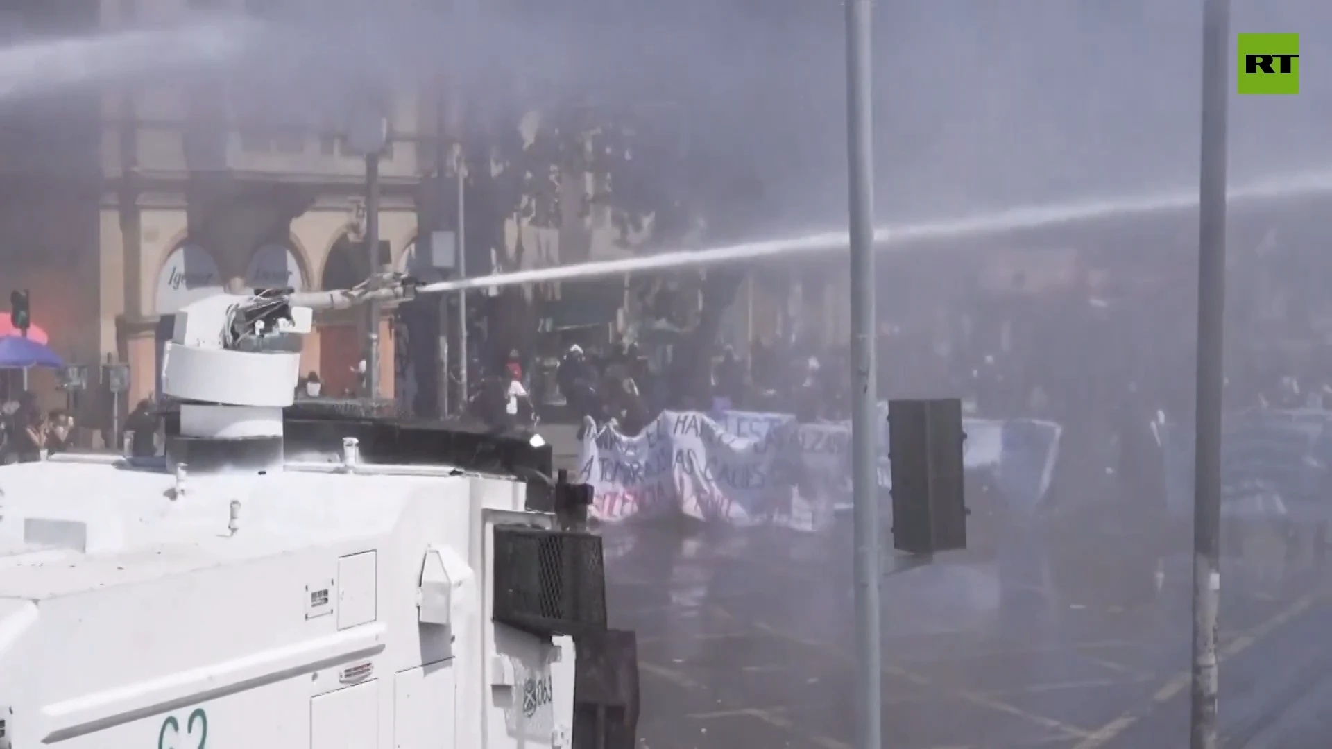 Chilean police brutally disperse student protest