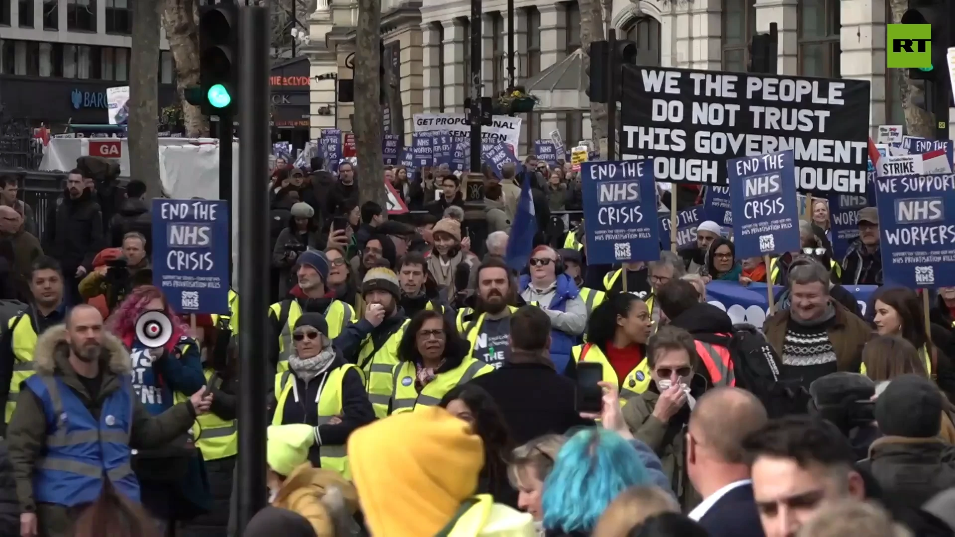 Hundreds demand better healthcare system in UK