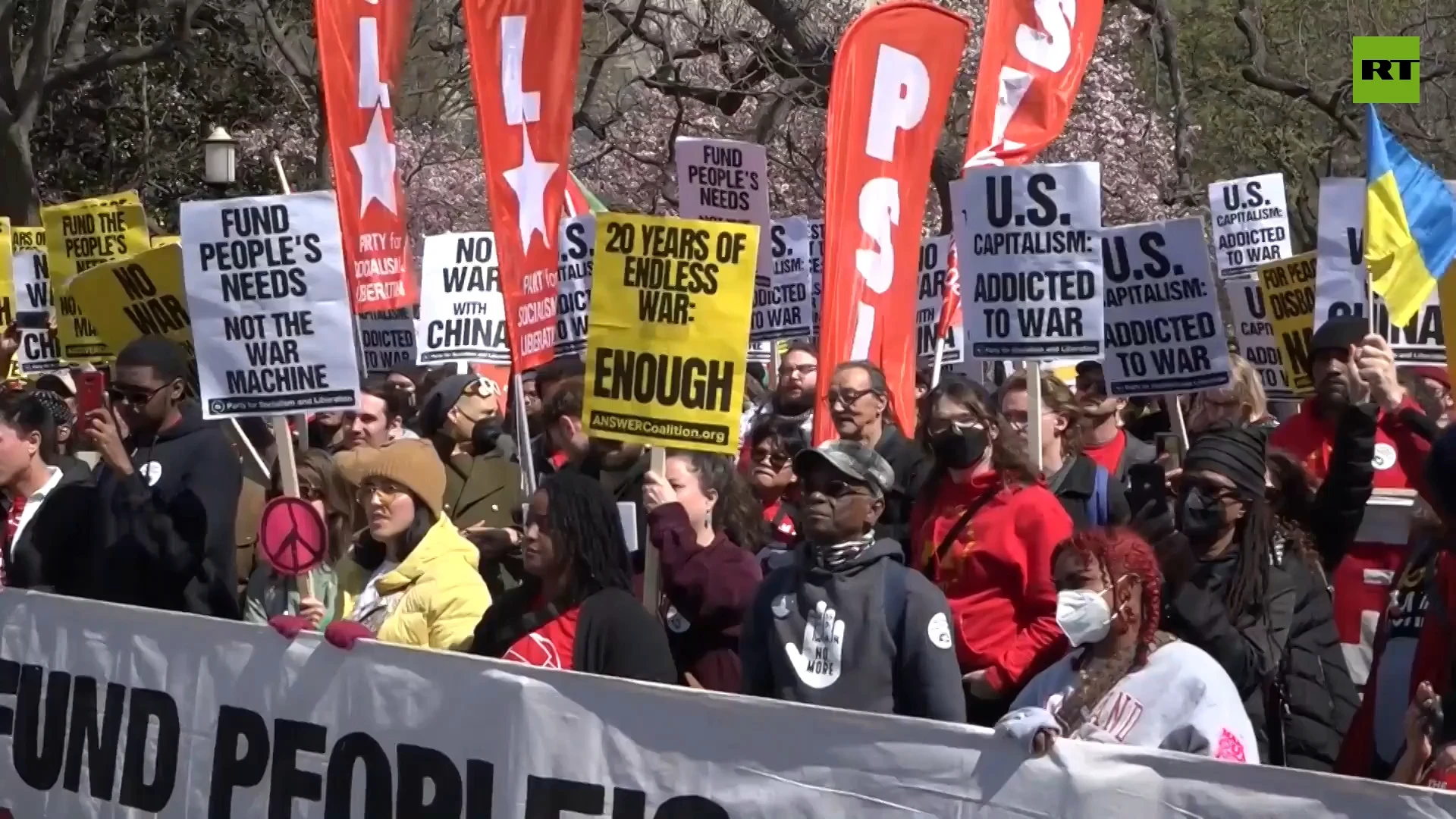 'US capitalism: Addicted to war' | Hundreds peace demonstrators rally in front of White House