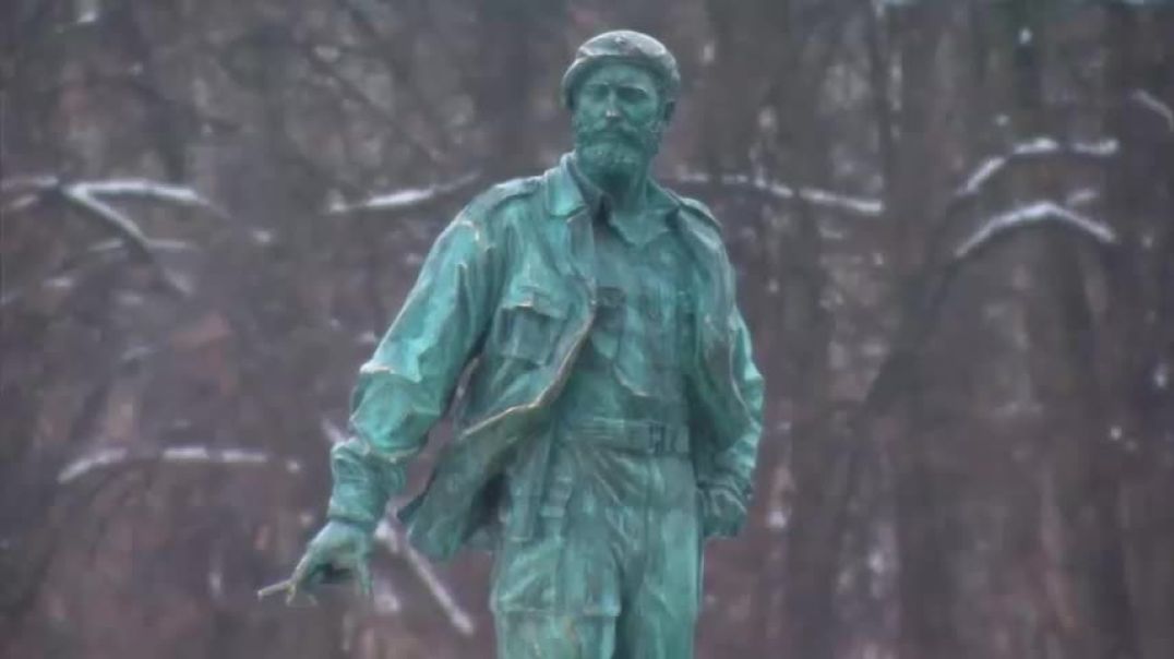 Monumento em homenagem a Fidel Castro em Moscou - Vladimir Vladimirovitch Putin e o neobolchevismo (2022)