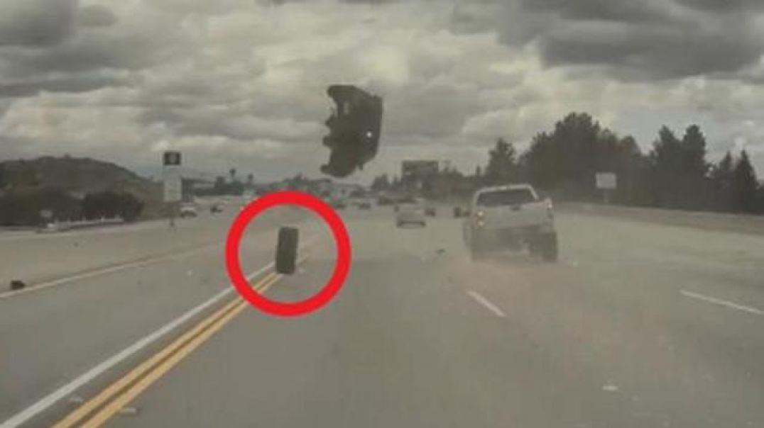 WILD VIDEO !! LOOSE TIRE IN THE ROAD LAUNCHES CAR 20FT INTO THE AIR, WOW !! ?