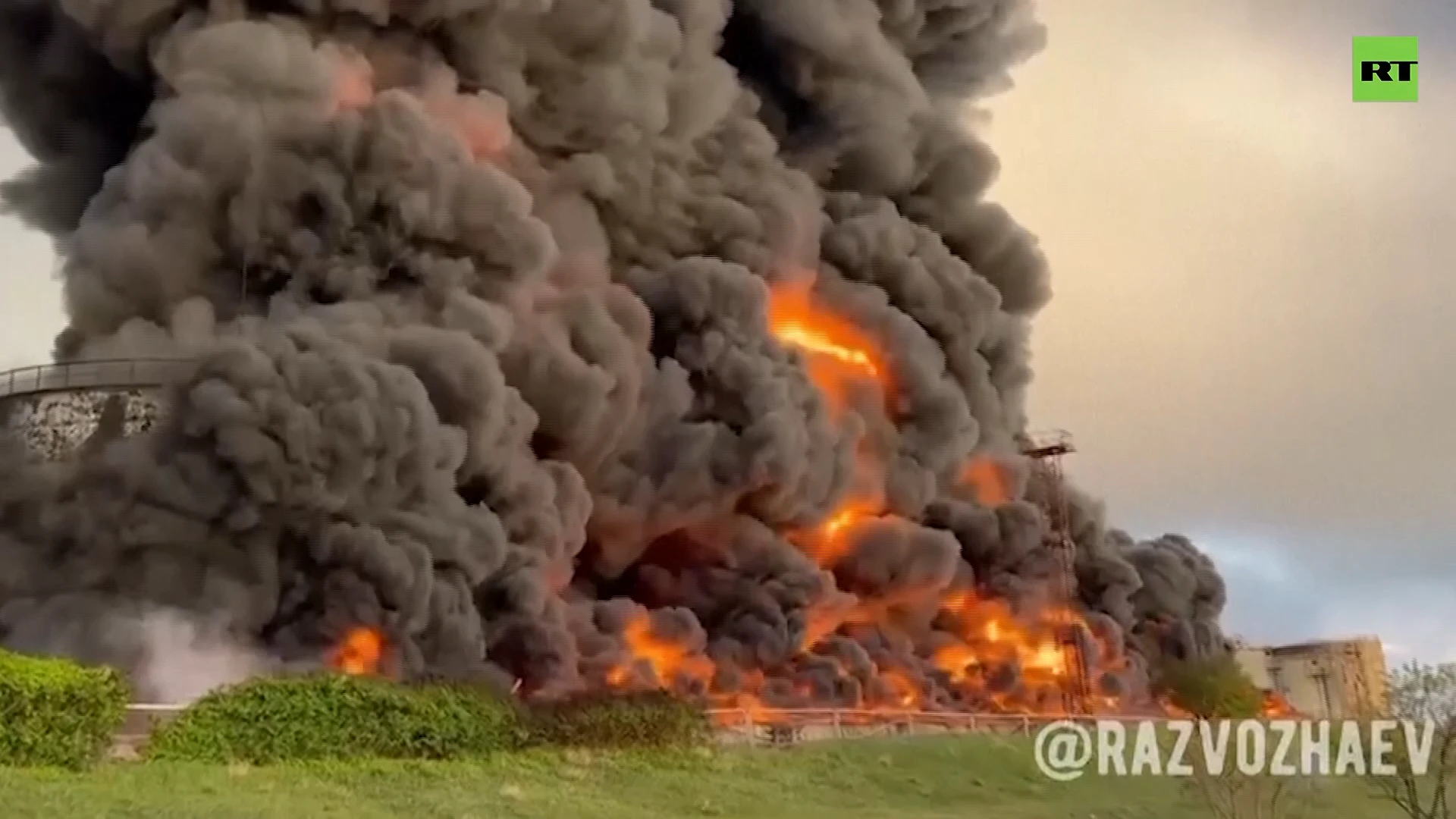 Huge blaze engulfs oil terminal in Sevastopol