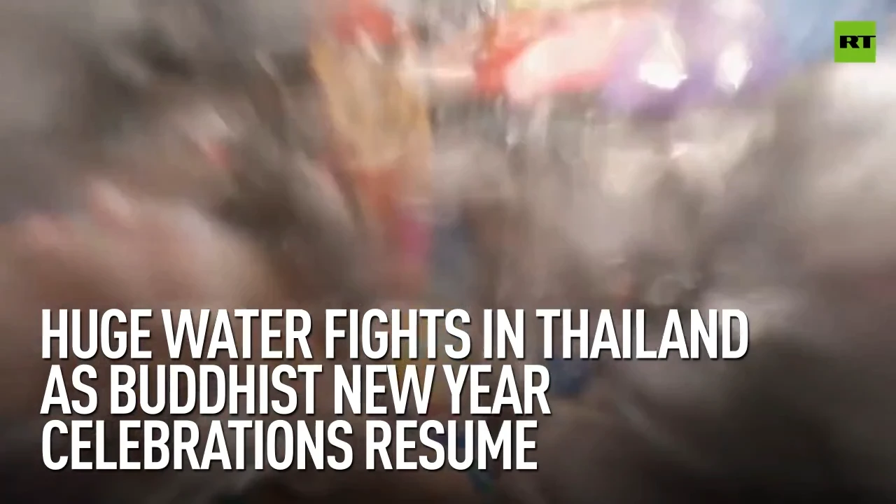 Huge water fights in Thailand as Buddhist New Year celebrations resume