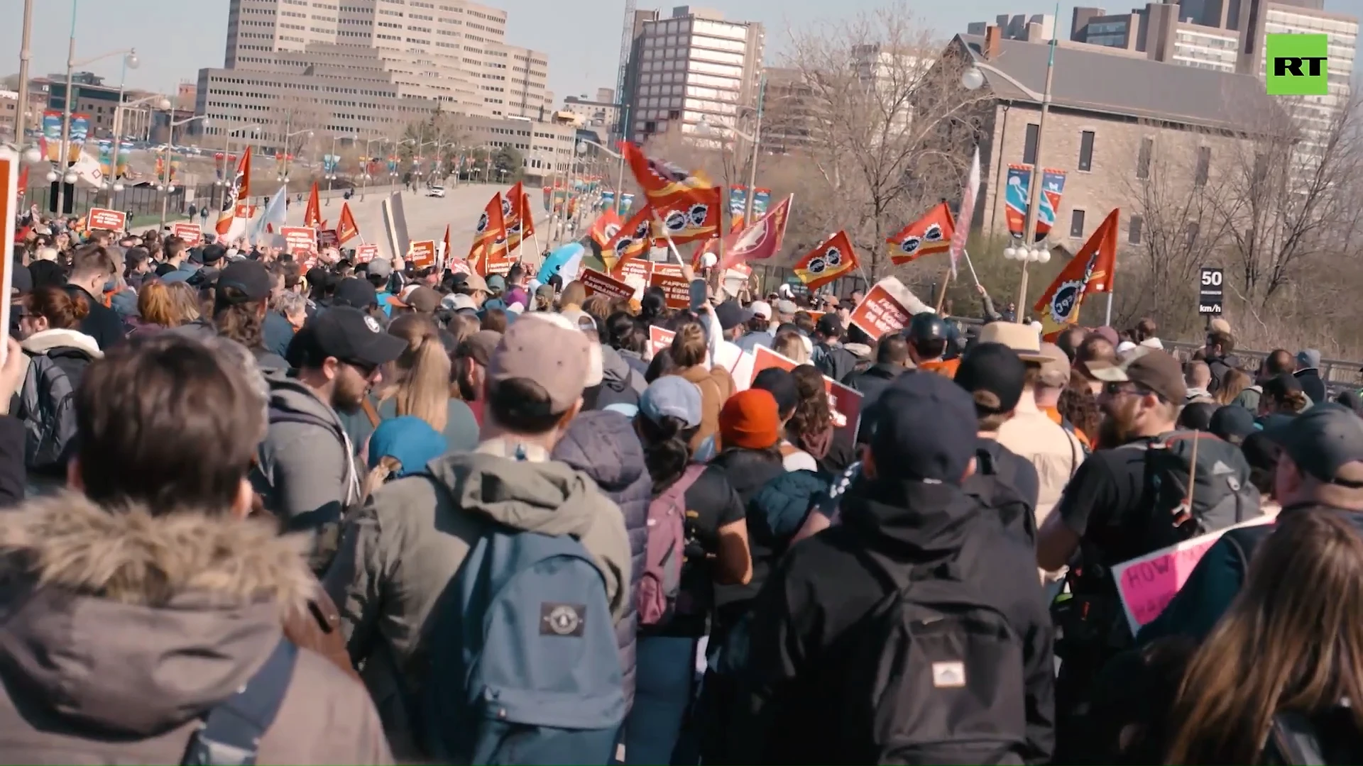 Hundreds protest for pay raises in Canada