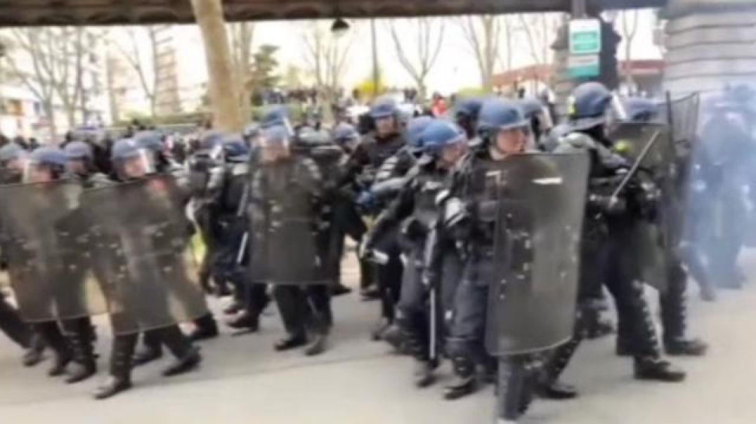 Paris France ?? Stunning Scenes ? The Heavily outnumbered Police are forced to retreat...