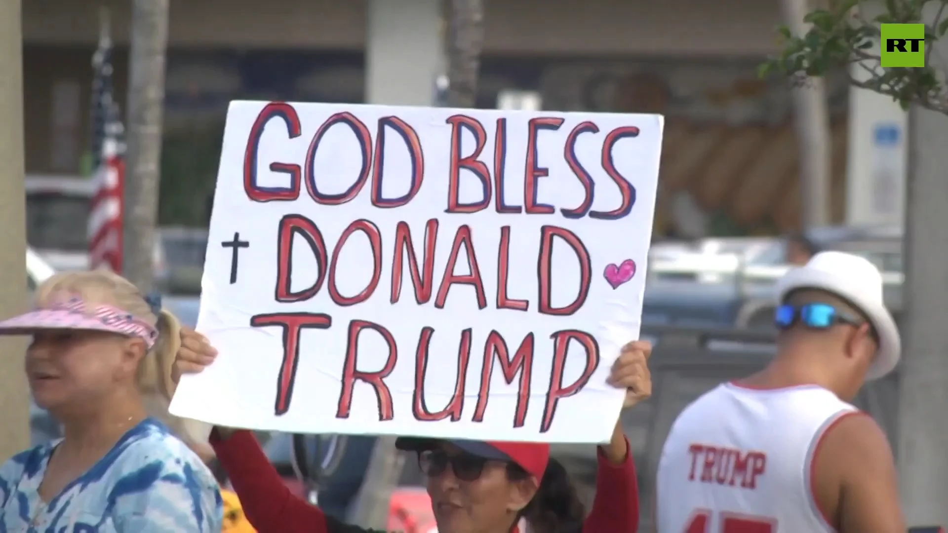 Hundreds of supporters greet Trump's motorcade in West Palm Beach following court hearing