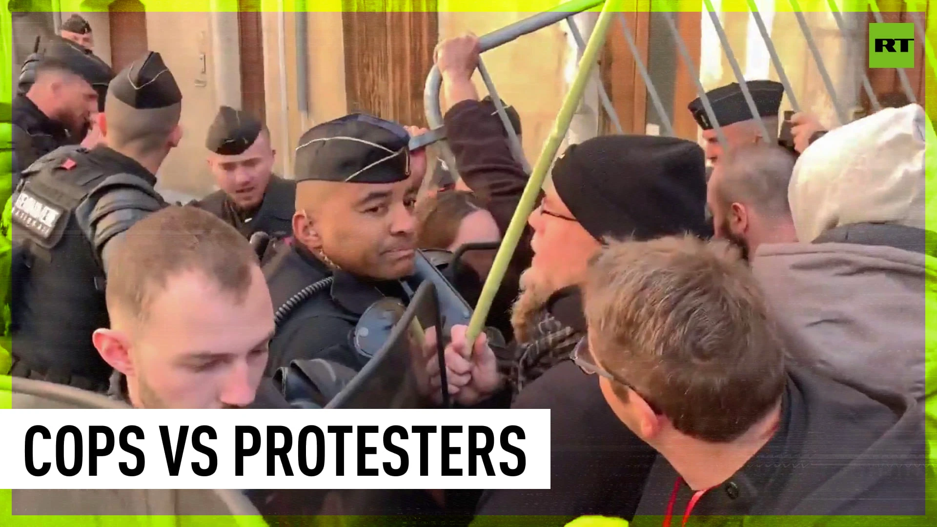 Protesters and police face off during Macron’s visit to Herault