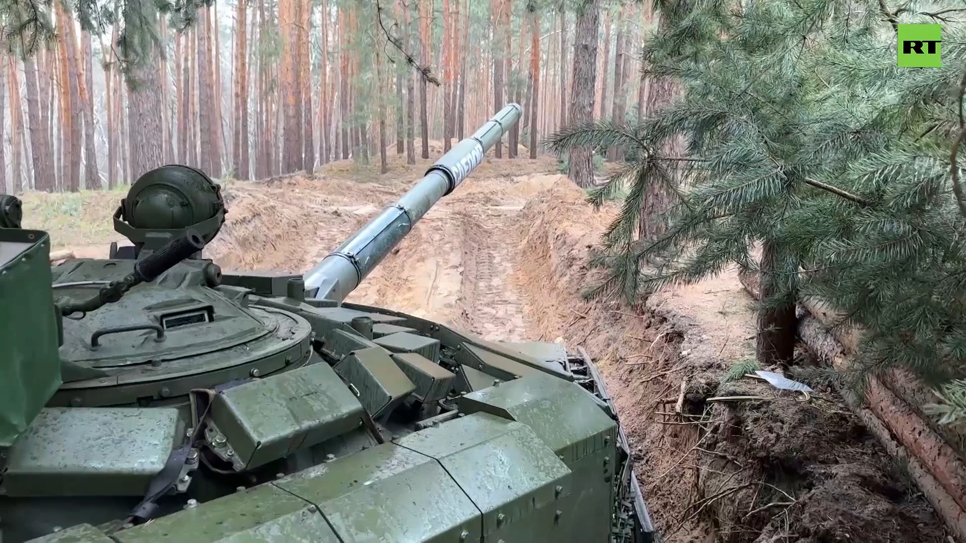 Russian tanks play a pivotal role in the army's advance in Lugansk