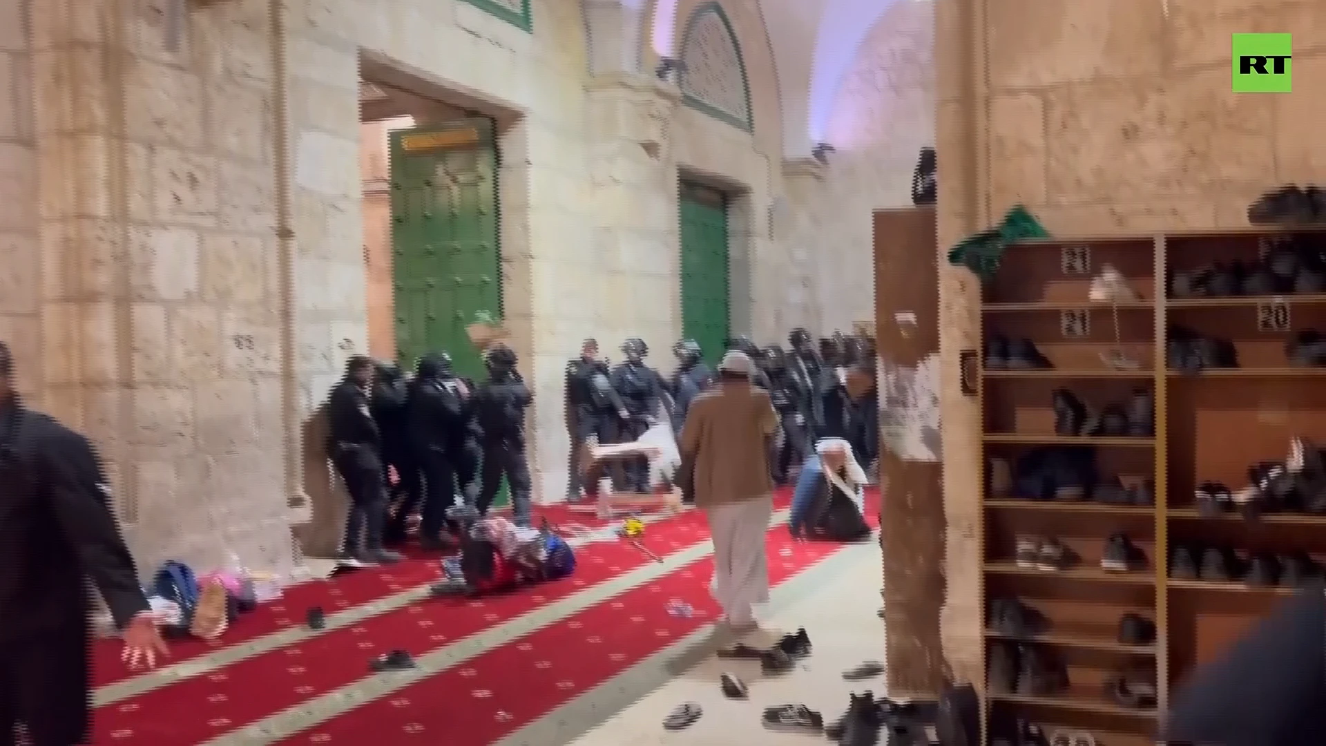 Israeli police pelted with objects at Al-Aqsa Mosque gates