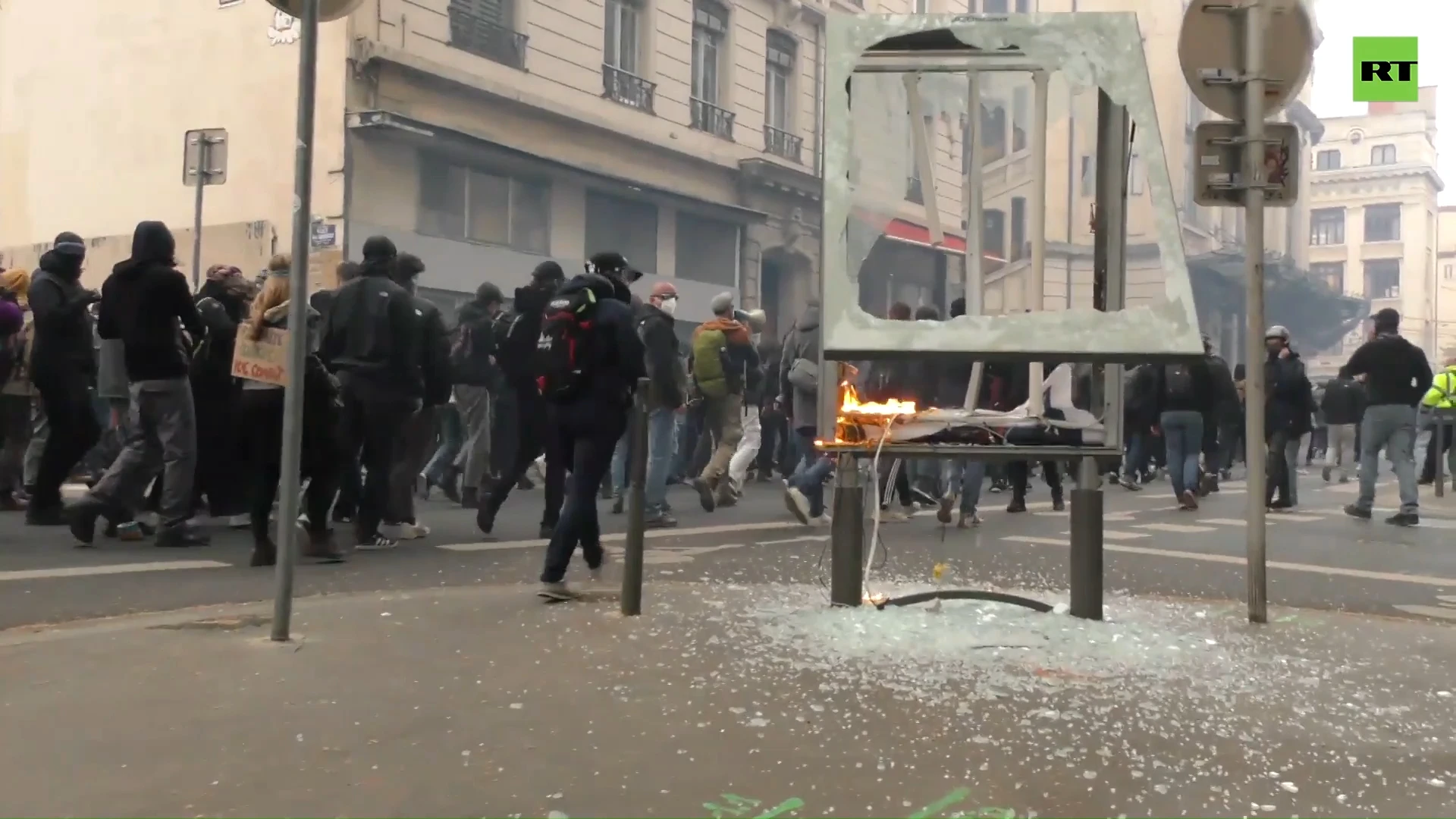 Clashes erupt in Lyon as French Constitutional Council approves pension reform