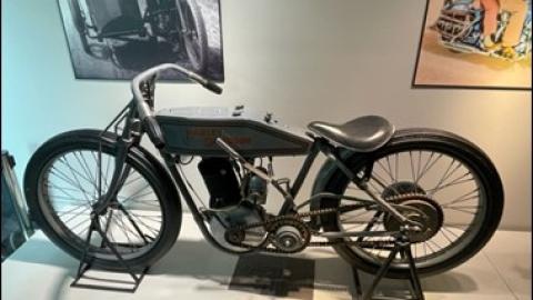 Monday Motor Madness # 26 - Vintage Harleys