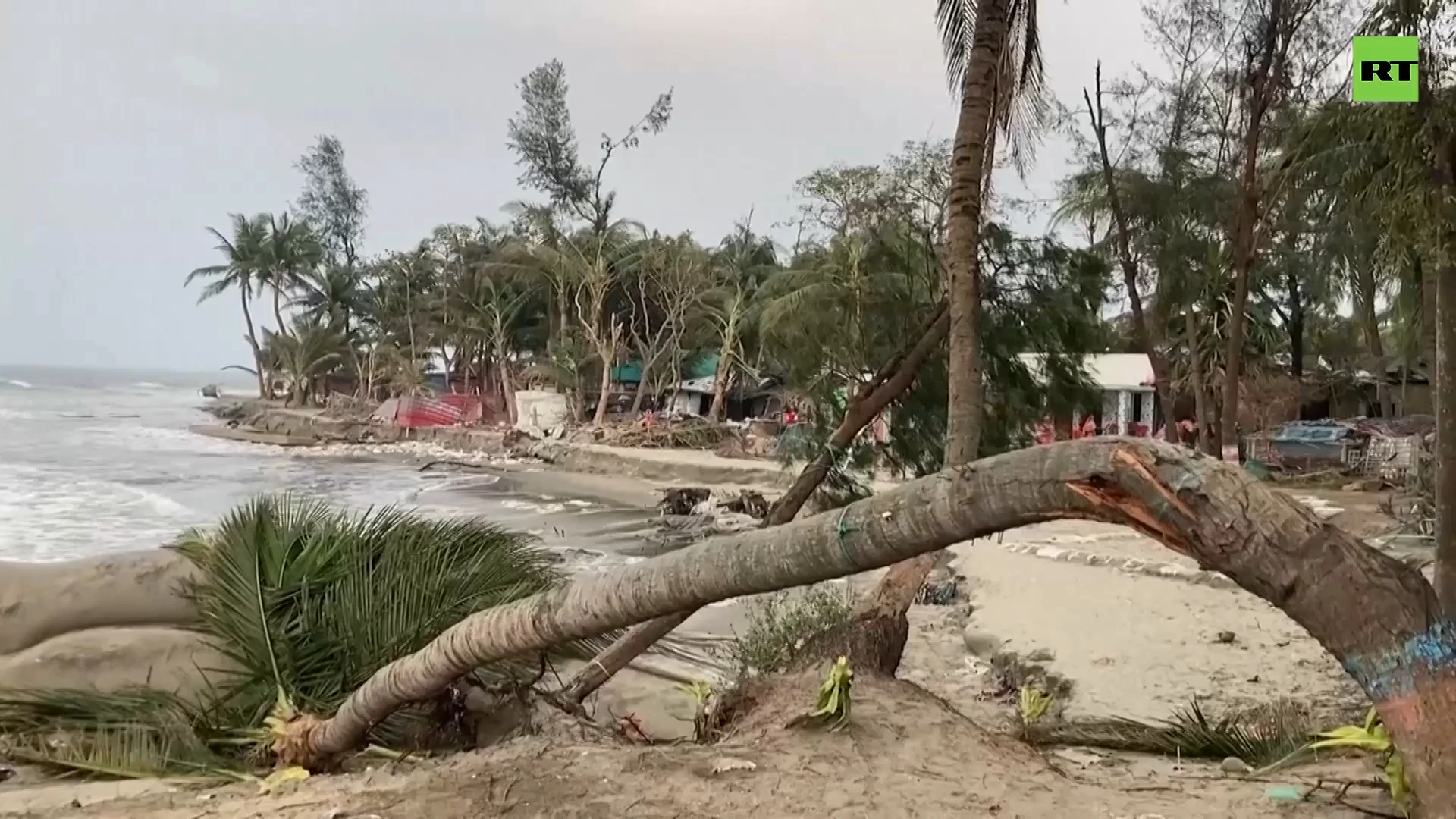 Cyclone destroys thousands of homes in Bangladesh