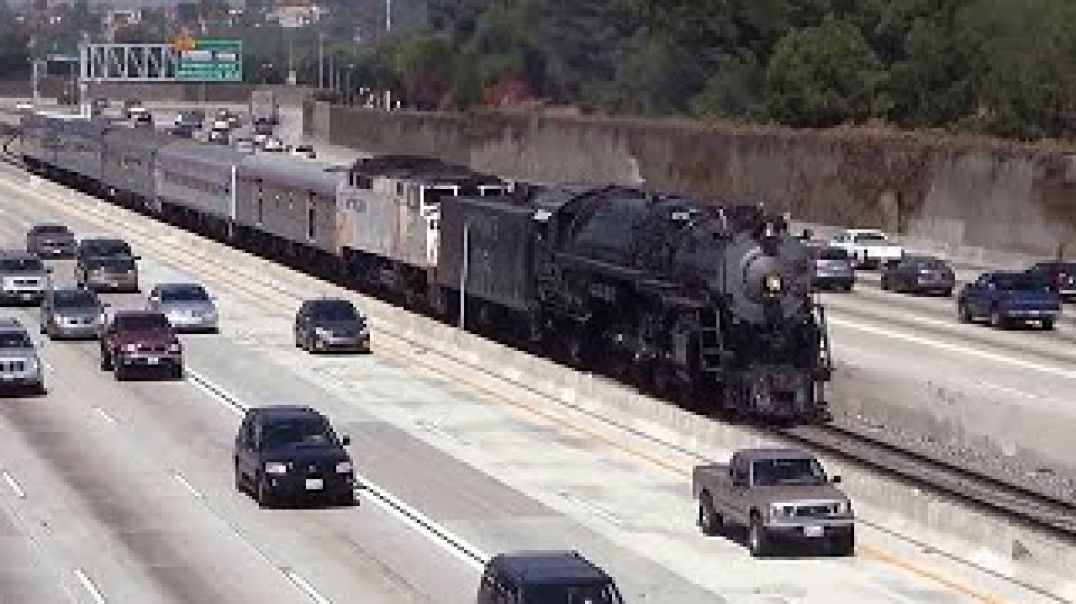 Santa Fe 3751 - Steam Train in the middle of the Freeway