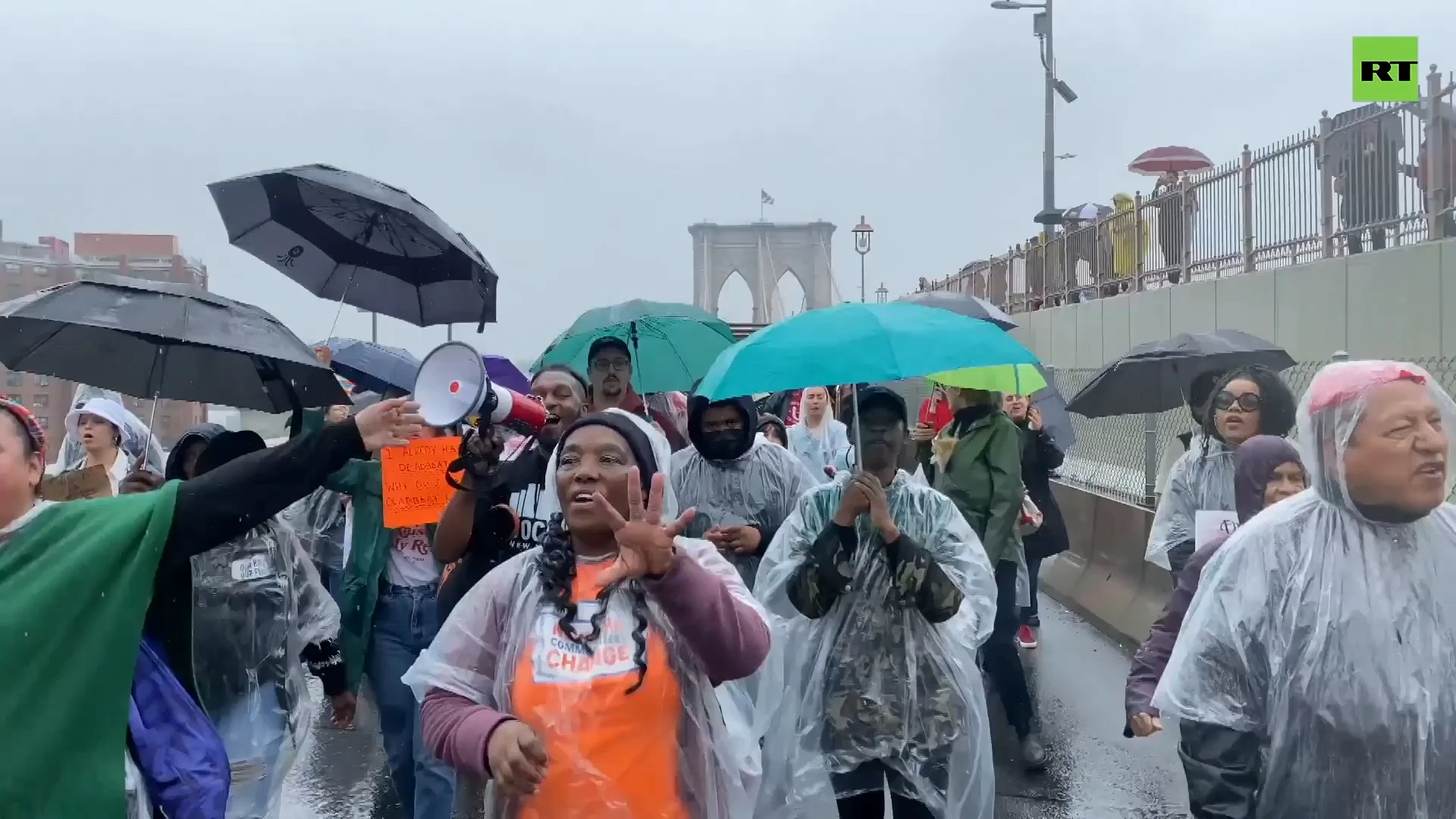 'Too damn high' | Soaring rent prices force thousands to march across Brooklyn Bridge