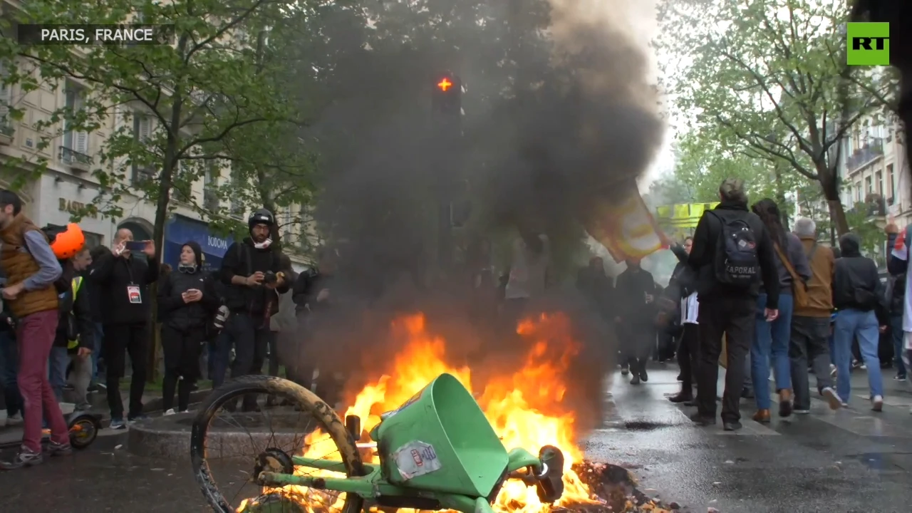 French protests against pension reform end in brawls, fires and arrests | Labor Day Worldwide