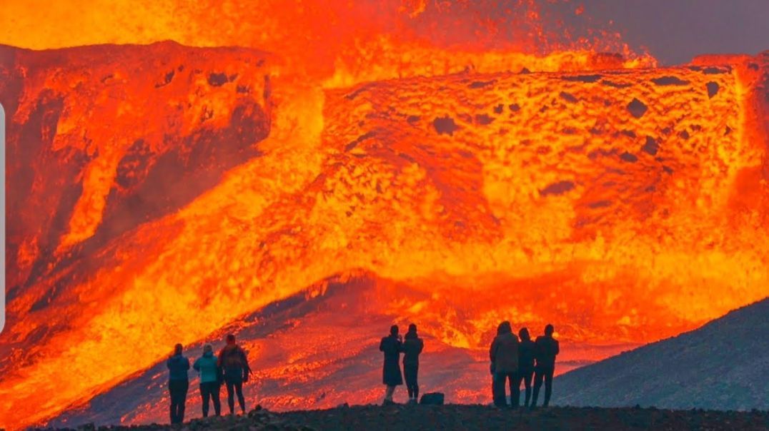 HUGE LAVA FLOWS LEAVE PEOPLE IN AWE - Iceland Volcano Throwback - May31 2021