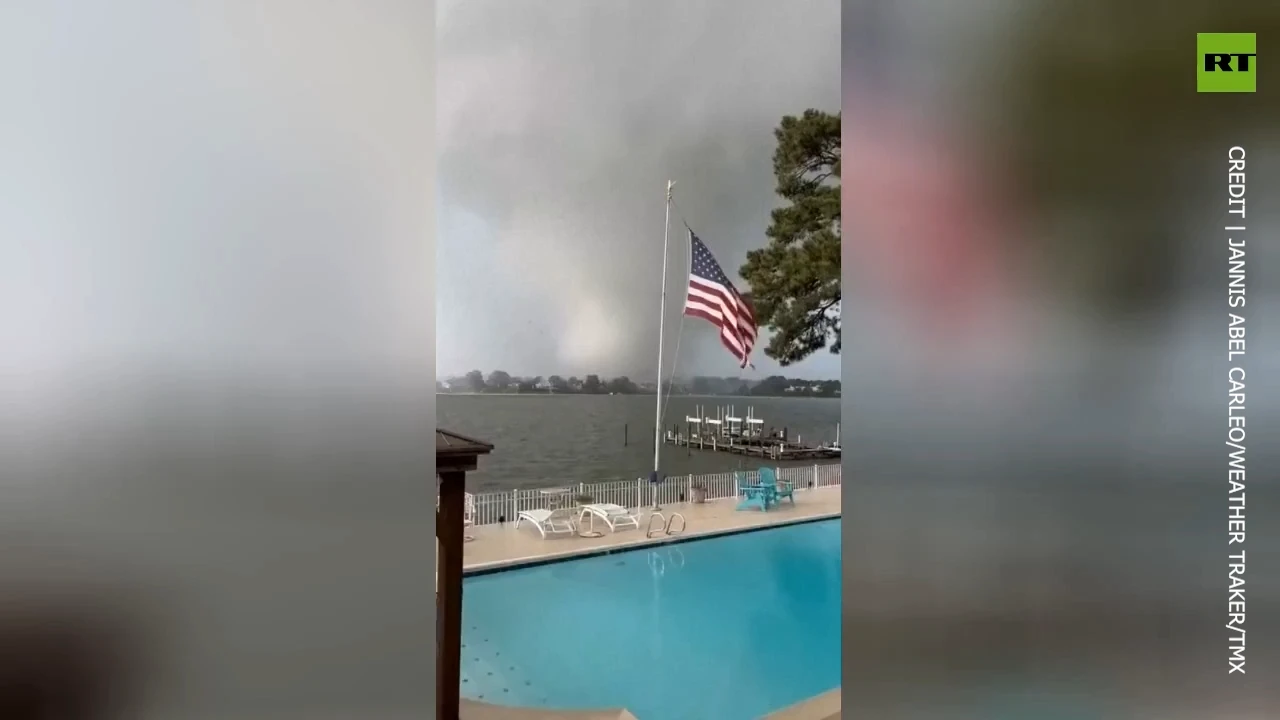 ‘Oh my God!’! | Virginia beach twister caught on camera