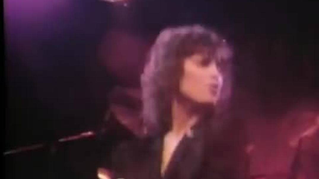 Pat Benatar - We Live For Love -Live-