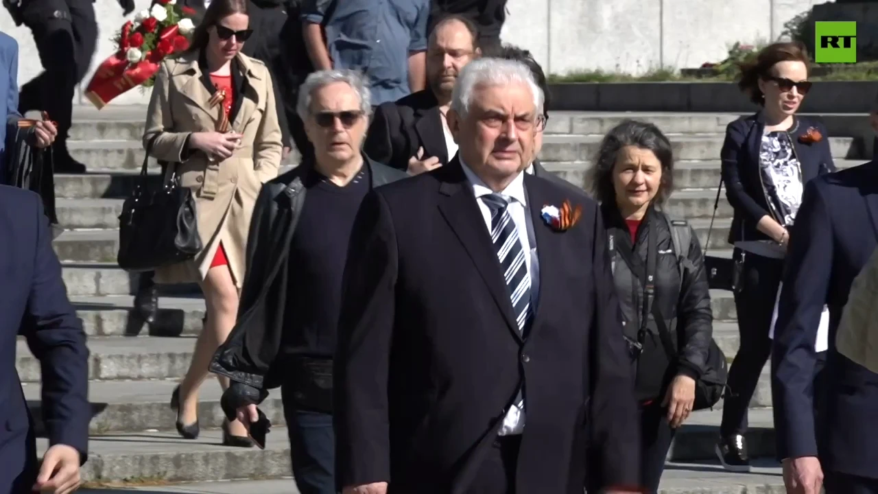 Russian ambassador lays wreath at Soviet War Memorial in Berlin