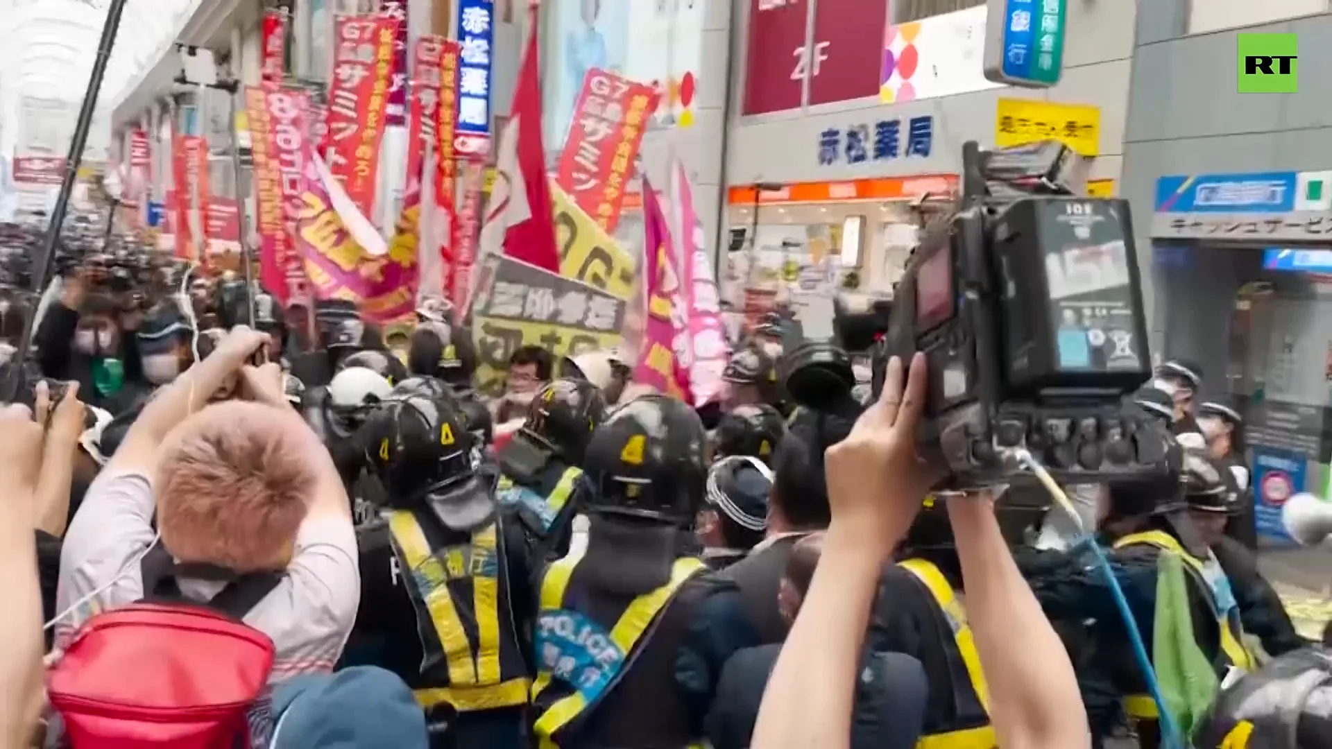 Japanese anti-G7 protesters brawl with police