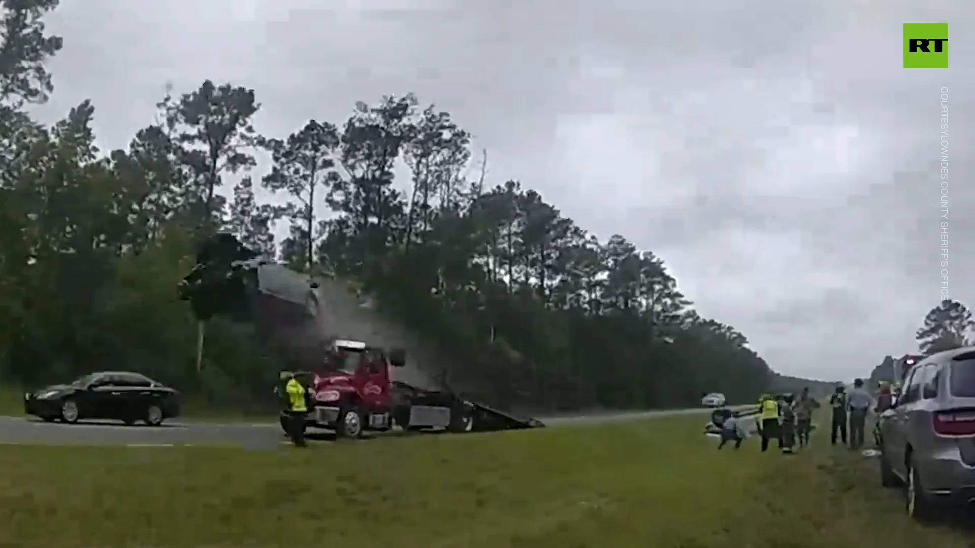 Driver does dramatic flip after ramming tow truck ramp