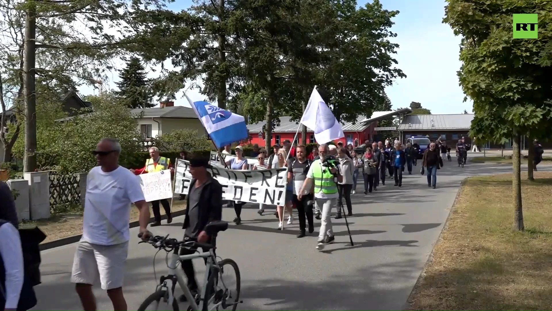 Protesters rally against arming Ukraine, sanctions on Russia, and LNG terminals in Germany