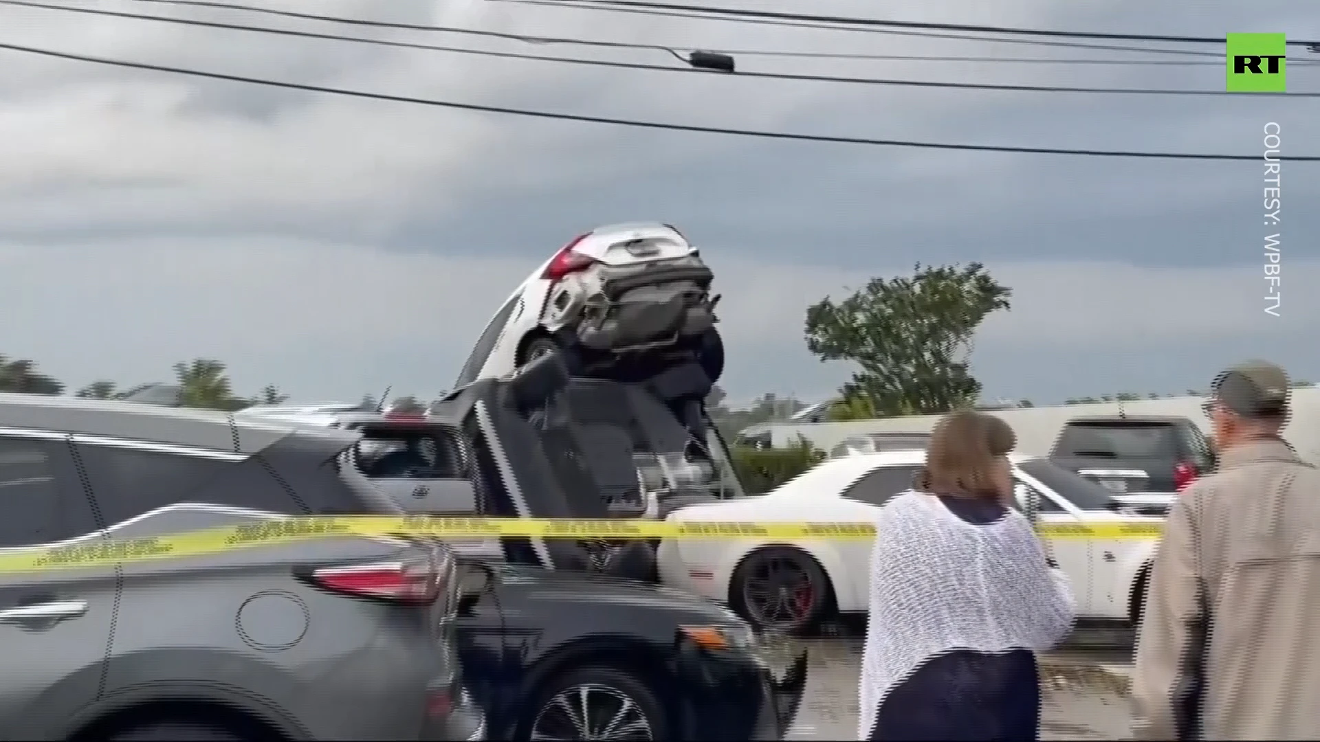 Tornado flips car, damages buildings in Florida