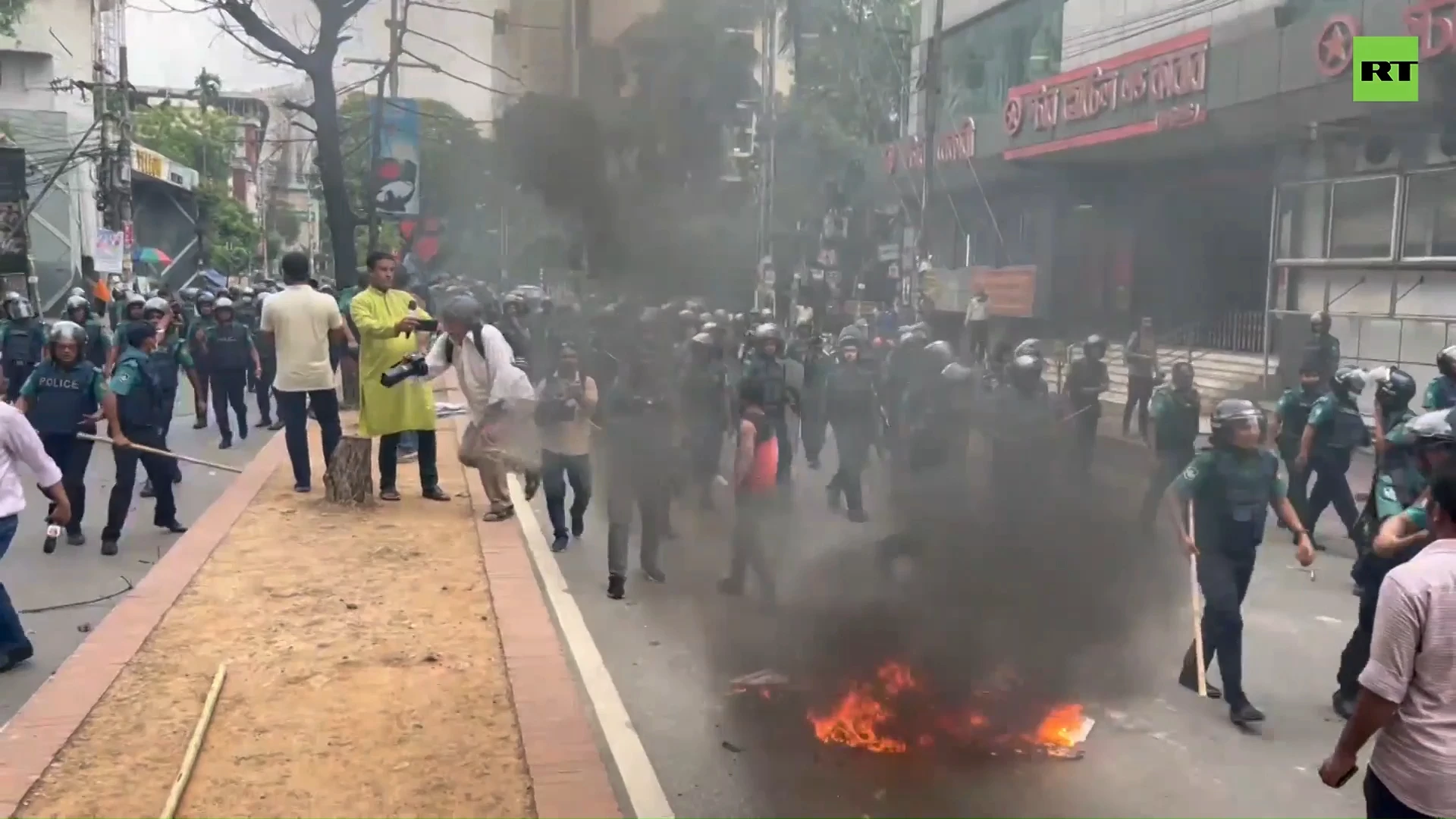 Anti-govt protests continue to grip Bangladeshi capital