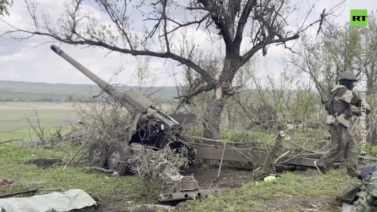 Russian howitzer strikes Ukrainian military targets