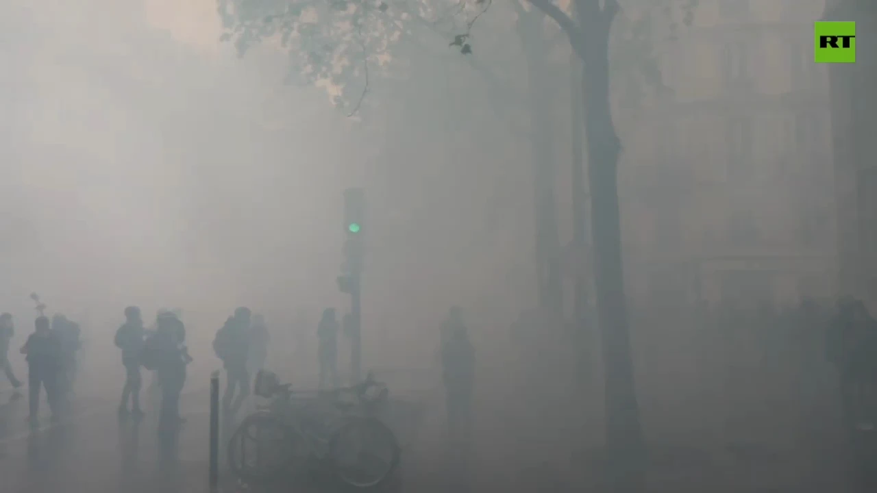 Clashes and chaos erupt in Paris at Labor Day mass rally