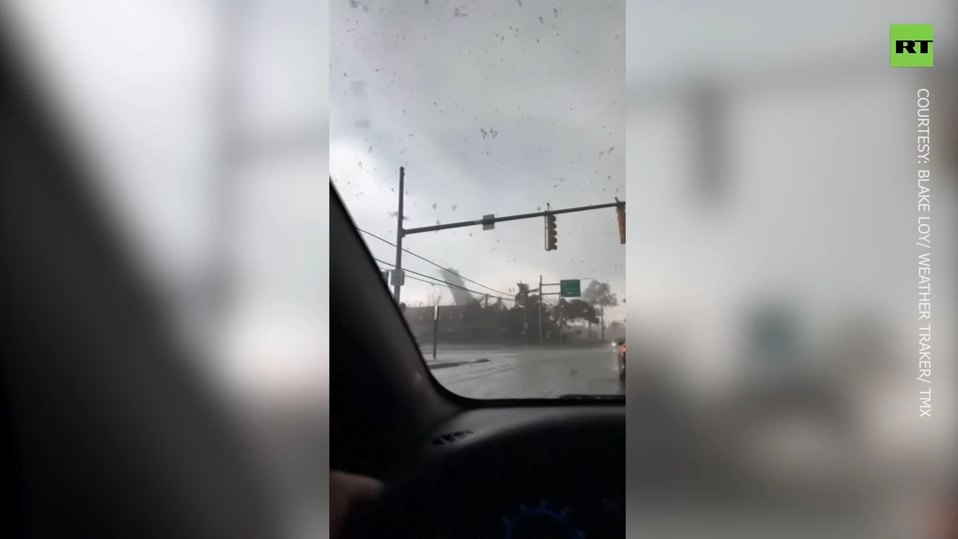 Storm sends debris flying across Ohio road