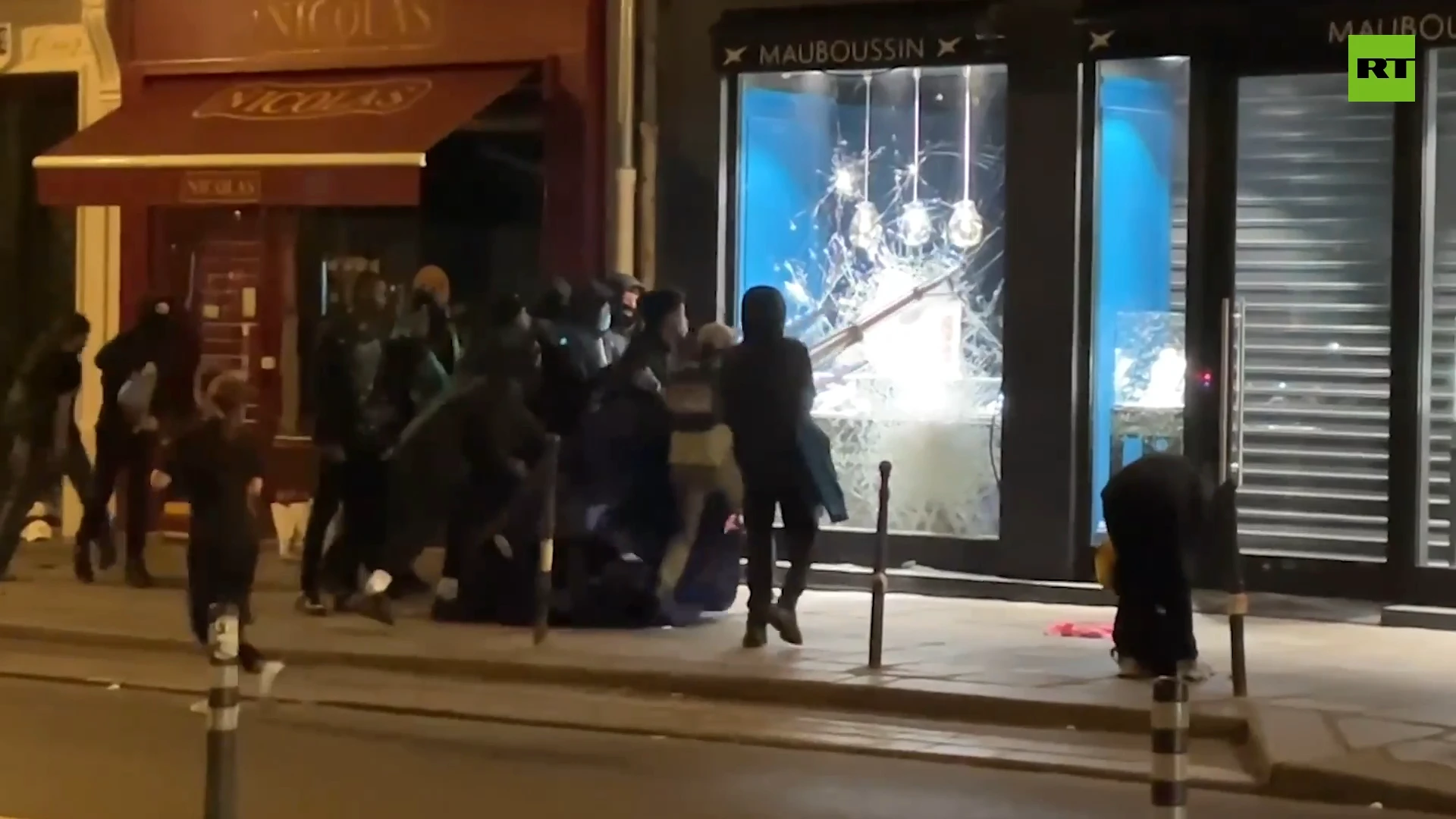 Hundreds arrested as Nanterre unrest spreads