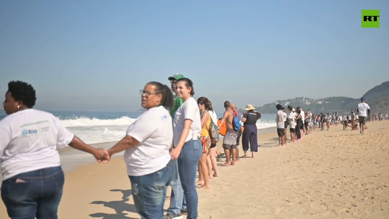 Volunteers come to ‘hug’ the sea on World Oceans Day on Rio beach