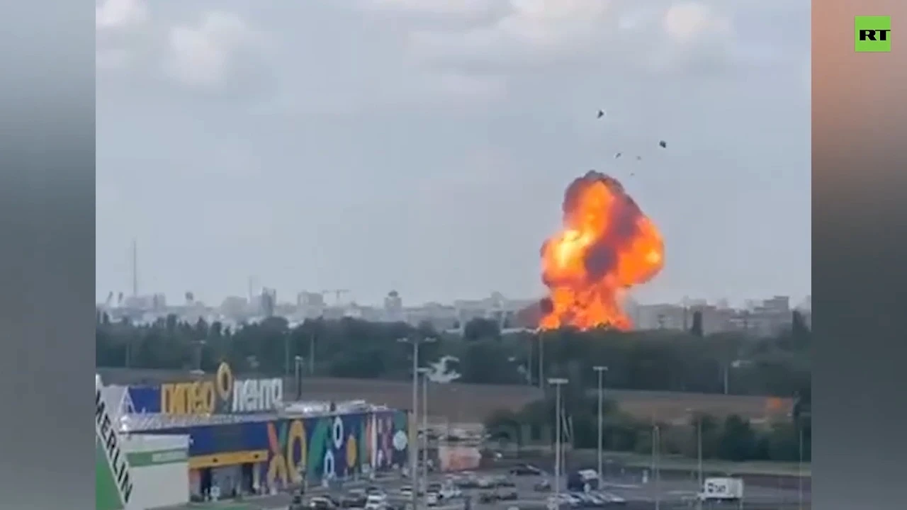 Oil depot on fire in Voronezh, Russia