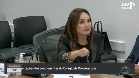 APROVEITOU SESSÃO NO MINISTÉRIO PÚBLICO PARA RECLAMAR DO SALÁRIO DE 37.000,00 MENSAIS - MALDITO MACHISMO !