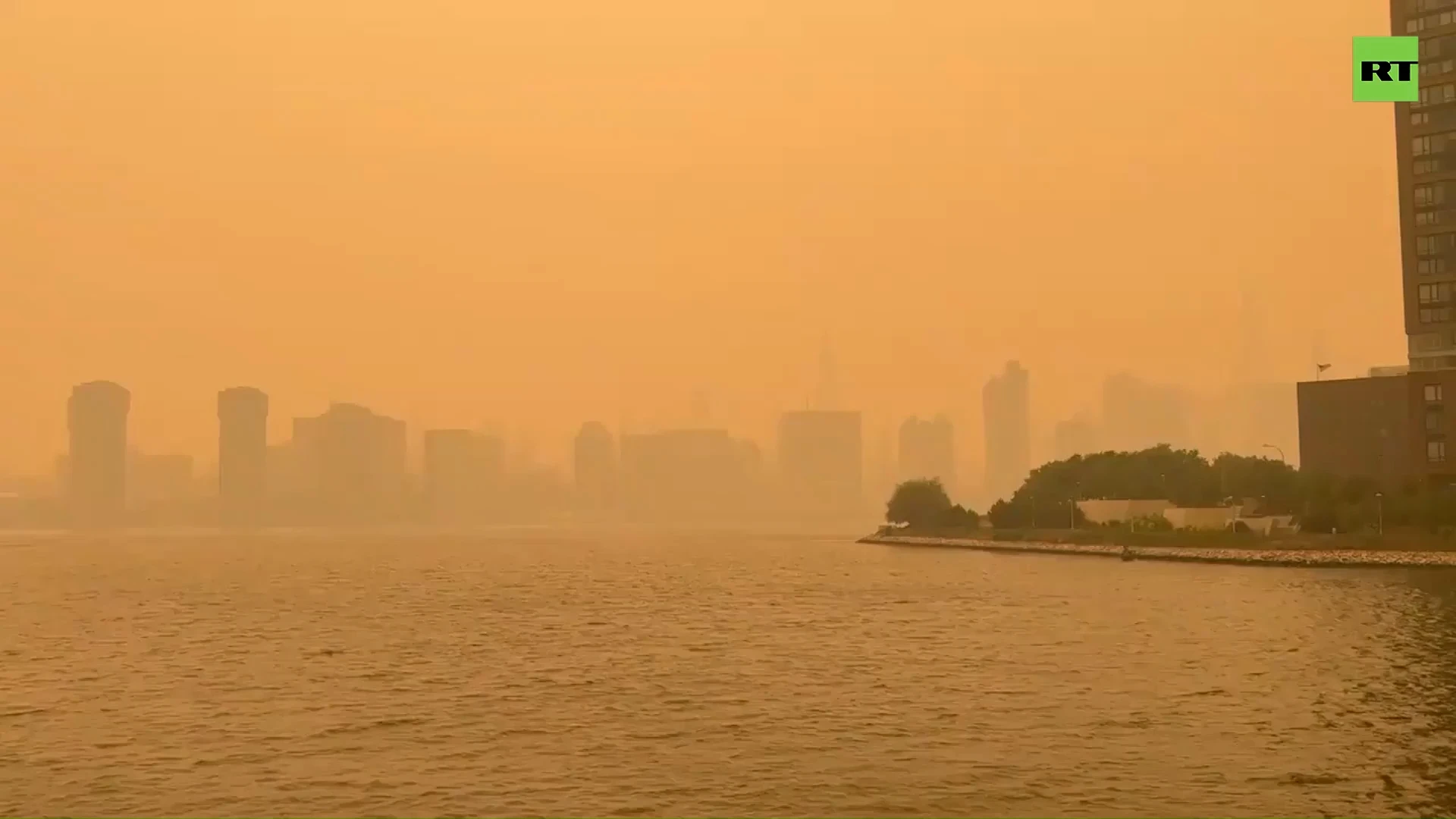 Orange smog covers NYC amid wildfires in Canada