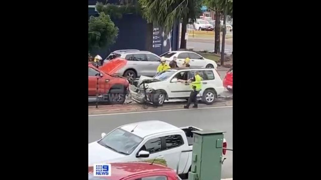 Queensland  Policeman bashes a motorist who just had an accident...